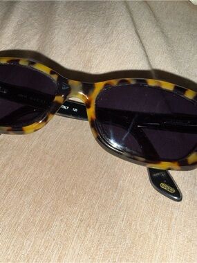 Gucci Tortoiseshell Oval Sunglasses - Tortoise/Black